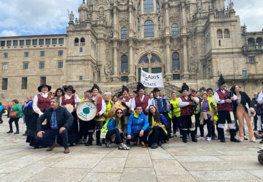 56 persoas participaron na derradeira etapa do Camiño a Santiago pola Ría de Muros-Noia organizada polo Club de Xubilados de Lousame